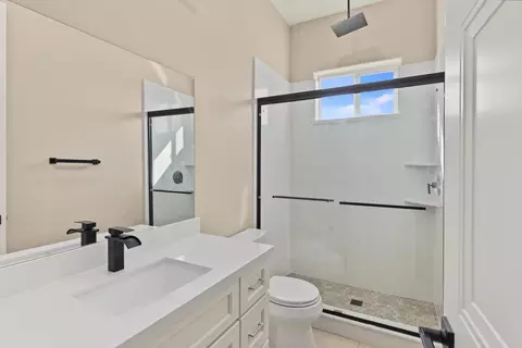 Bath - 431 Sycamore Ave, Manteca, CA 95336 photo 6 of 9