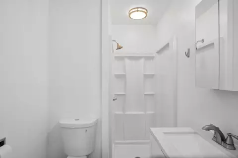 Bath - 4736 Carlson Way, Salida, CA 95368 photo 2 of 2