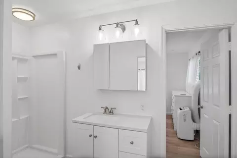 Bath - 4736 Carlson Way, Salida, CA 95368 photo 1 of 2