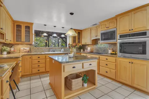 Kitchen - 5539 Crestline Dr, Foresthill, CA 95631 photo 2 of 4