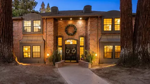 6980 Hillcrest Dr, Modesto, CA 95356