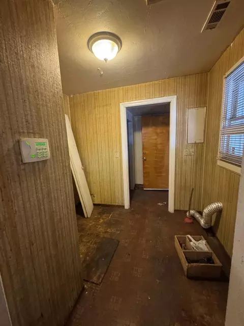 Entry Way - 1836 E Poplar St, Stockton, CA 95205 photo 2 of 3