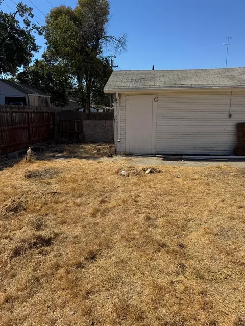 Exterior - 1836 E Poplar St, Stockton, CA 95205 photo 7 of 12