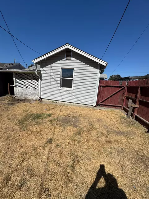 Exterior - 1836 E Poplar St, Stockton, CA 95205 photo 9 of 12