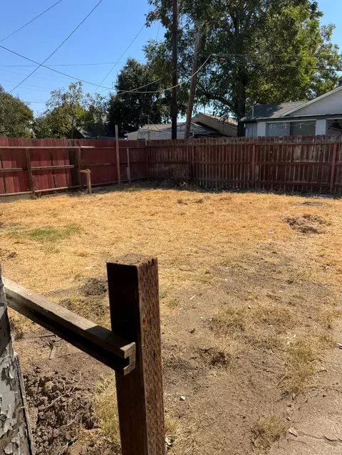 Exterior - 1836 E Poplar St, Stockton, CA 95205 photo 5 of 12