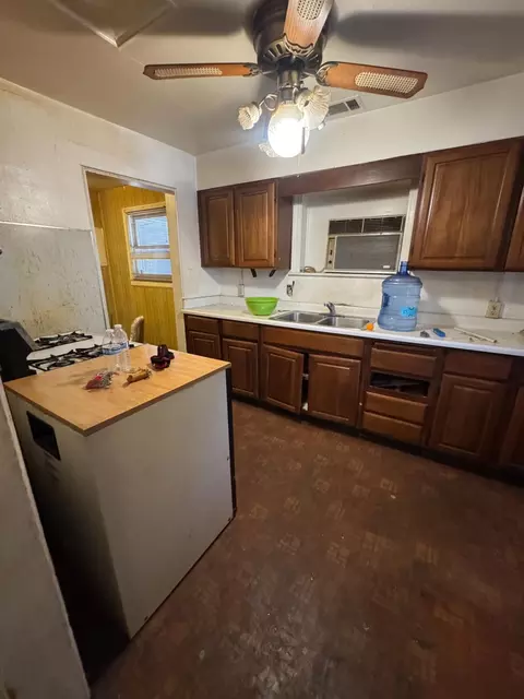 Kitchen - 1836 E Poplar St, Stockton, CA 95205 photo 2 of 4