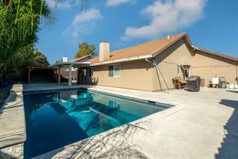 Exterior - 104 Broadview Way, Winters, CA 95694 photo 5 of 7