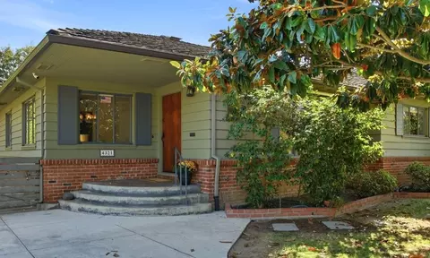 4321 Moss Dr, Sacramento, CA 95822