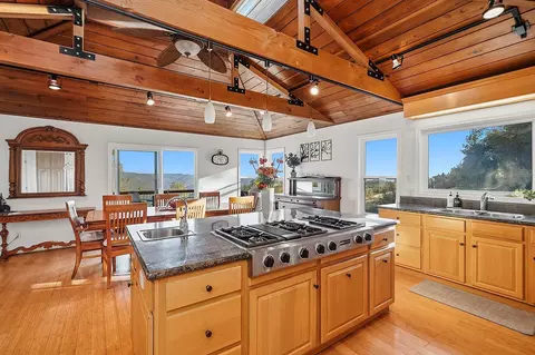 Kitchen - 1005 Sandalwood Dr, Murphys, CA 95247 photo 6 of 7