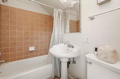 Bath - 1005 Sandalwood Dr, Murphys, CA 95247 photo 4 of 4