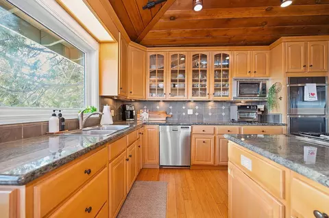 Kitchen - 1005 Sandalwood Dr, Murphys, CA 95247 photo 4 of 7