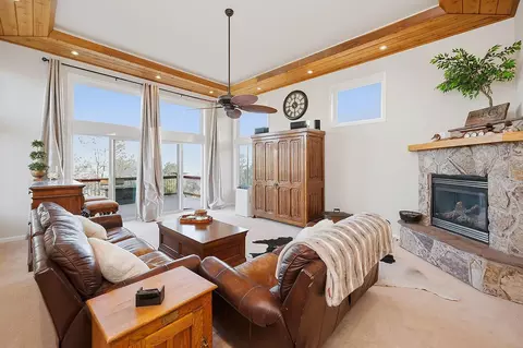 Living - 1005 Sandalwood Dr, Murphys, CA 95247 photo 2 of 6