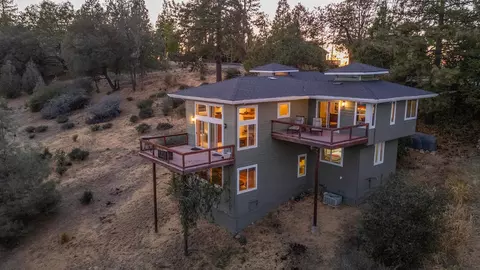 Exterior - 1005 Sandalwood Dr, Murphys, CA 95247 photo 9 of 12