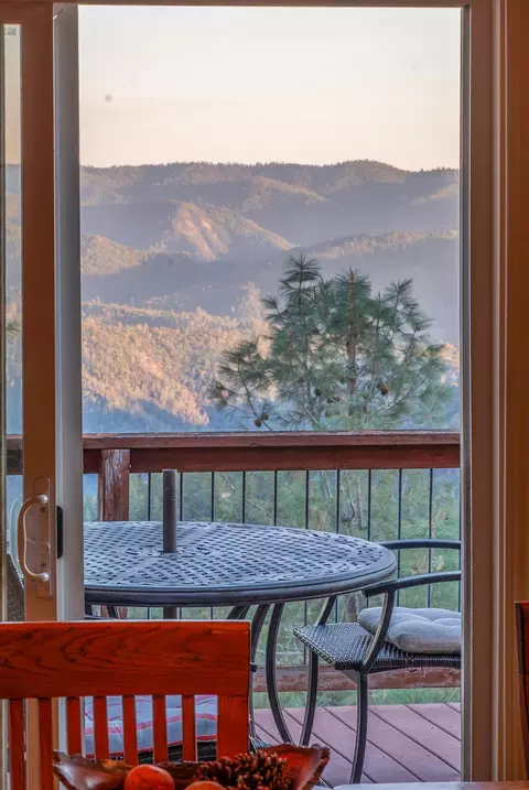 Dining - 1005 Sandalwood Dr, Murphys, CA 95247 photo 3 of 4