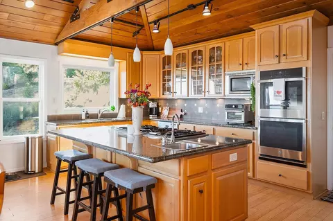 Kitchen - 1005 Sandalwood Dr, Murphys, CA 95247 photo 7 of 7