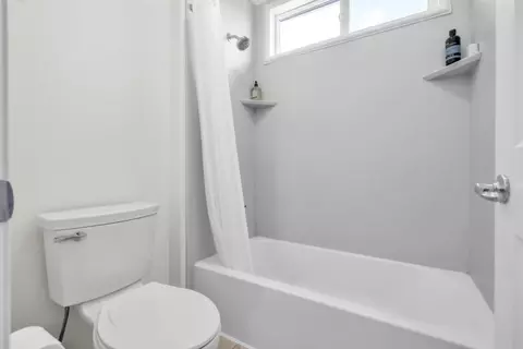Bath - 2868 Joleo Ct, Tracy, CA 95377 photo 3 of 4