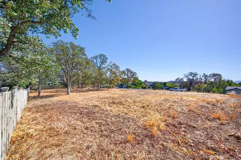 567 Live Oak Dr, Angels Camp, CA 95222