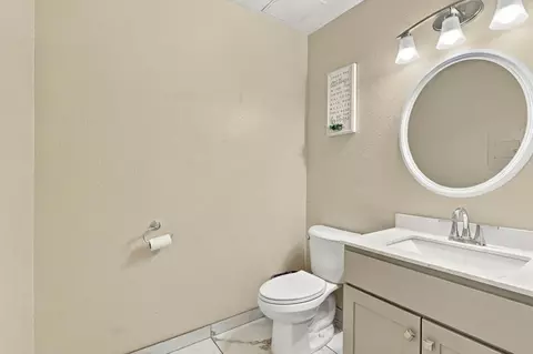 Bath - 1893 Cherokee Dr #2, Salinas, CA 93906 photo 1 of 3
