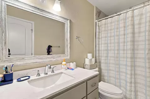 Bath - 1893 Cherokee Dr #2, Salinas, CA 93906 photo 3 of 3