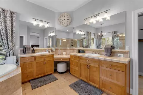 Bath - 20700 Bernard Way, Redding, CA 96003 photo 3 of 7