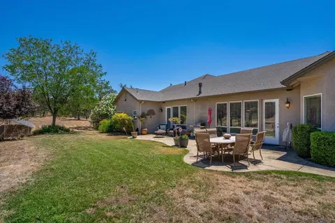 Exterior - 20700 Bernard Way, Redding, CA 96003 photo 7 of 10