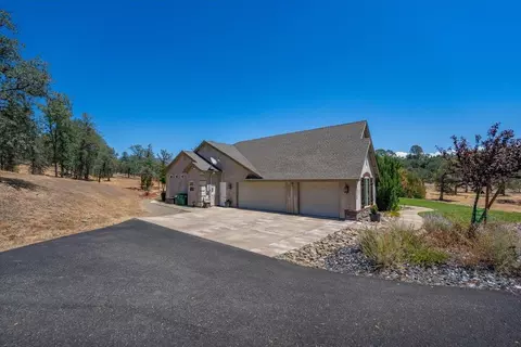 Exterior - 20700 Bernard Way, Redding, CA 96003 photo 2 of 10