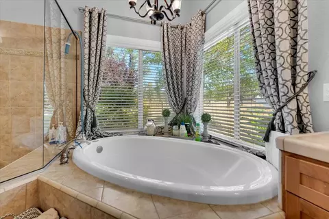 Bath - 20700 Bernard Way, Redding, CA 96003 photo 6 of 7