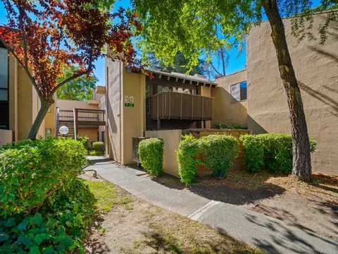 782 E Woodside Ln #11, Sacramento, CA 95825