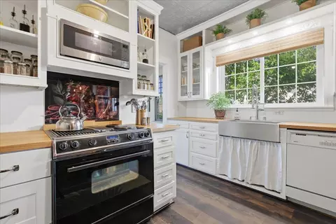 Kitchen - 22 S Auburn St, Colfax, CA 95713 photo 4 of 4