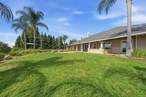 Exterior - 13387 Lark Ct, Redding, CA 96003 photo 13 of 15