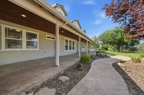 Exterior - 13387 Lark Ct, Redding, CA 96003 photo 3 of 15