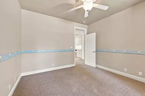 Bedroom - 13387 Lark Ct, Redding, CA 96003 photo 4 of 8
