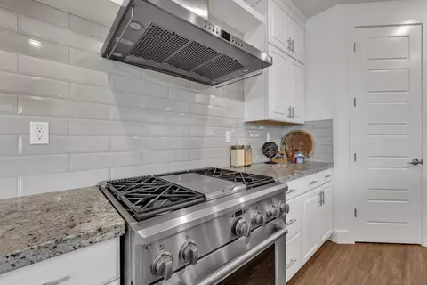 Kitchen - 4336 Hummingbird Cir, Folsom, CA 95630 photo 6 of 8