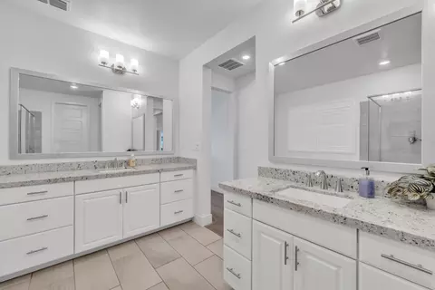 Bath - 4336 Hummingbird Cir, Folsom, CA 95630 photo 4 of 6
