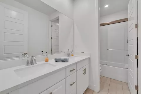 Bath - 4336 Hummingbird Cir, Folsom, CA 95630 photo 5 of 6