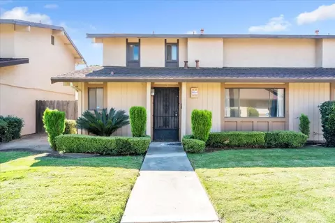 17 W Lancaster Dr, Stockton, CA 95207