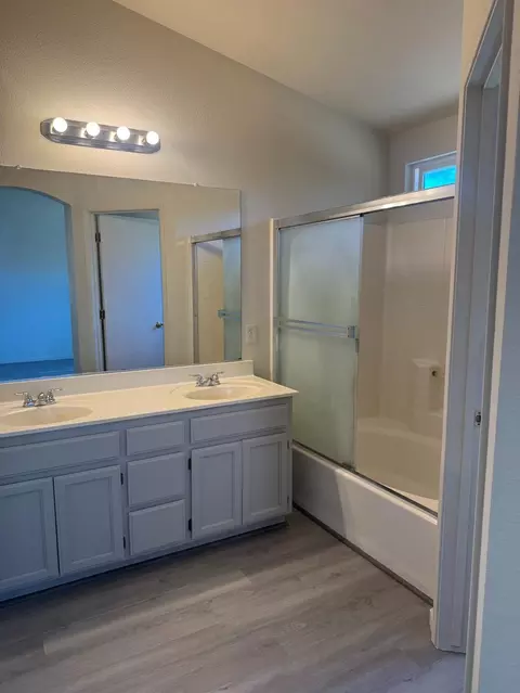 Bath - 2529 Rushing River Dr, Modesto, CA 95351 photo 2 of 2