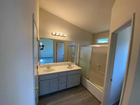 Bath - 2529 Rushing River Dr, Modesto, CA 95351 photo 1 of 2