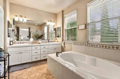 Bath - 2233 Olson Dr, Lodi, CA 95242 photo 3 of 4