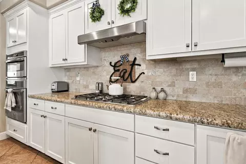 Kitchen - 2233 Olson Dr, Lodi, CA 95242 photo 6 of 9