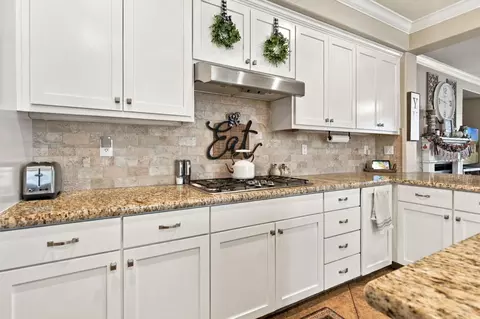 Kitchen - 2233 Olson Dr, Lodi, CA 95242 photo 2 of 9