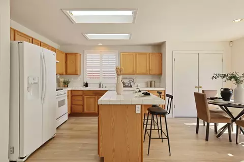 Kitchen - 418 Glenbriar Cir, Tracy, CA 95377 photo 2 of 6