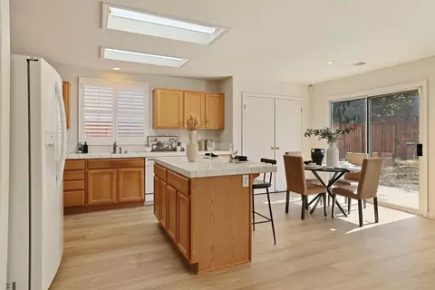Kitchen - 418 Glenbriar Cir, Tracy, CA 95377 photo 1 of 6