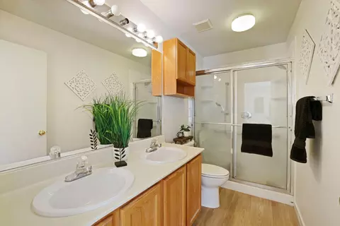 Bath - 418 Glenbriar Cir, Tracy, CA 95377 photo 1 of 2