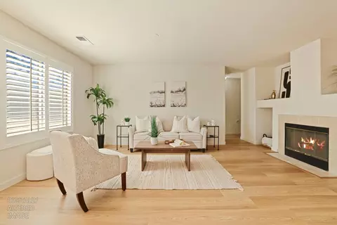 Living - 418 Glenbriar Cir, Tracy, CA 95377 photo 2 of 4