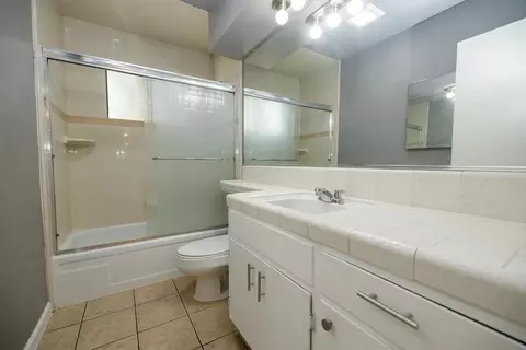 Bath - 2113 Venus Dr, Ceres, CA 95307 photo 2 of 3
