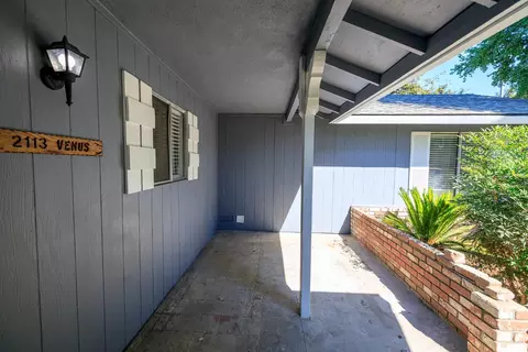 Exterior - 2113 Venus Dr, Ceres, CA 95307 photo 2 of 11
