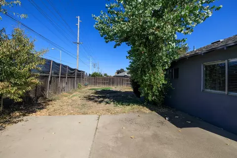 Exterior - 2113 Venus Dr, Ceres, CA 95307 photo 9 of 11