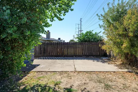 Exterior - 2113 Venus Dr, Ceres, CA 95307 photo 8 of 11