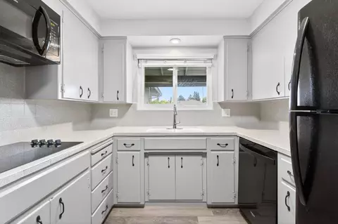 Kitchen - 2337 Corbin Ln, Lodi, CA 95242 photo 3 of 4